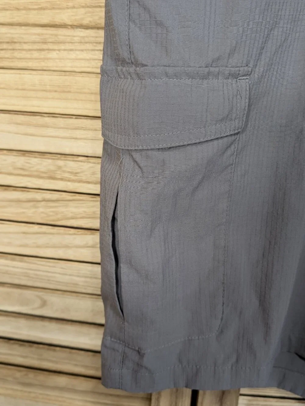 Under Armour Men's Lightweight Cargo Shorts - Gray Size 42